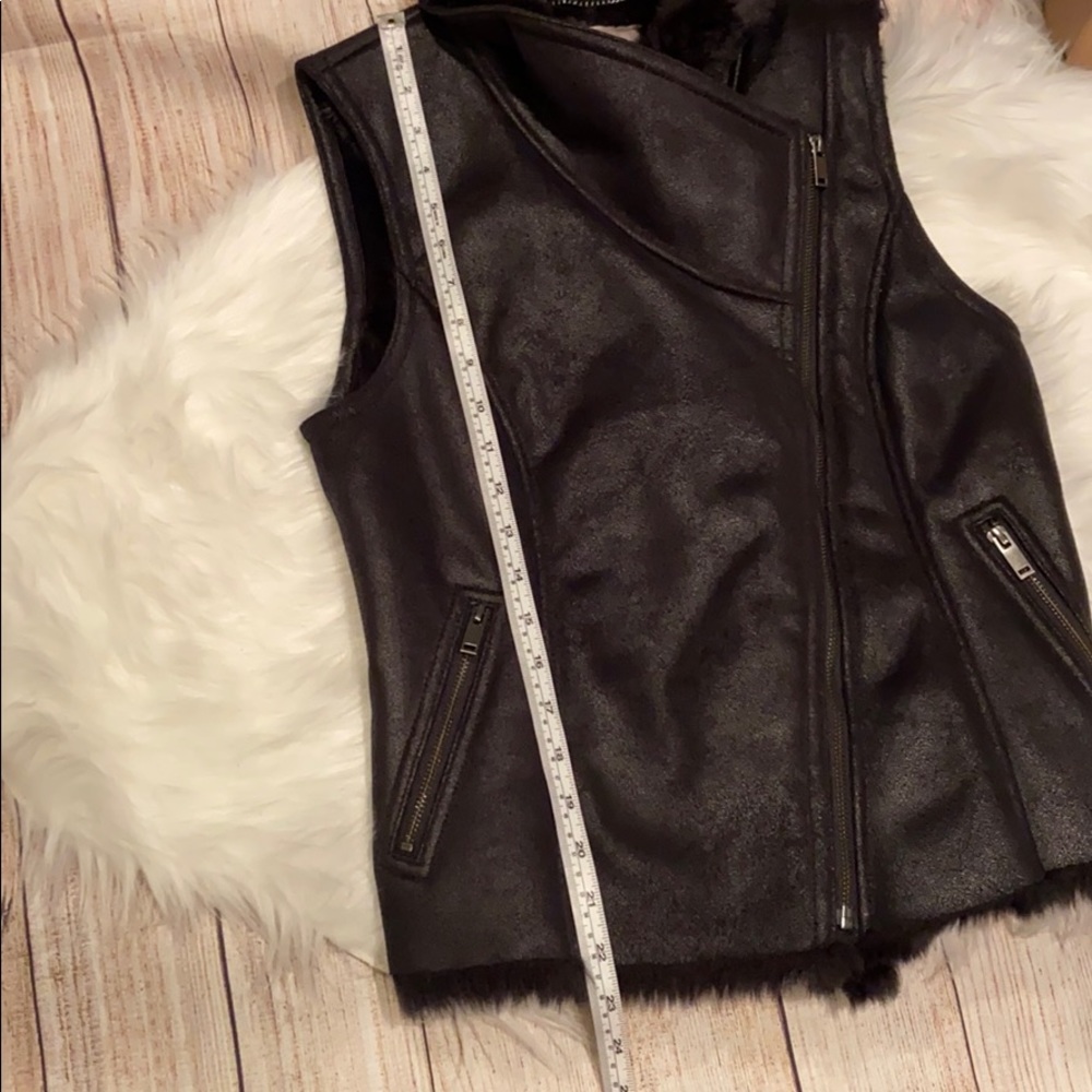 BANANA REPUBLIC MULTI ZIP MOTO FAUX SHEARLING VEST - Picture 10 of 10